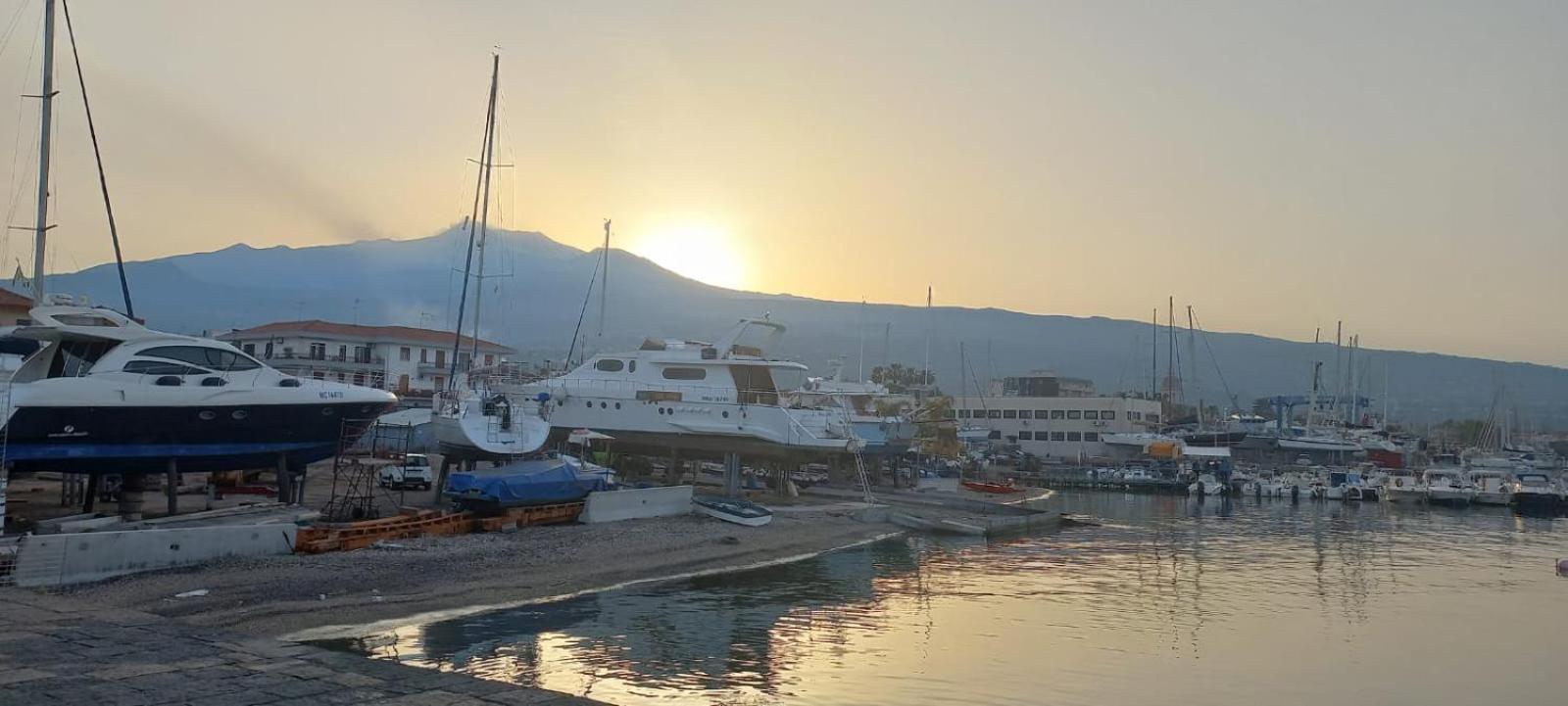 Alba Marina E Tramonti Etnei Apartment Рипосто Екстериор снимка